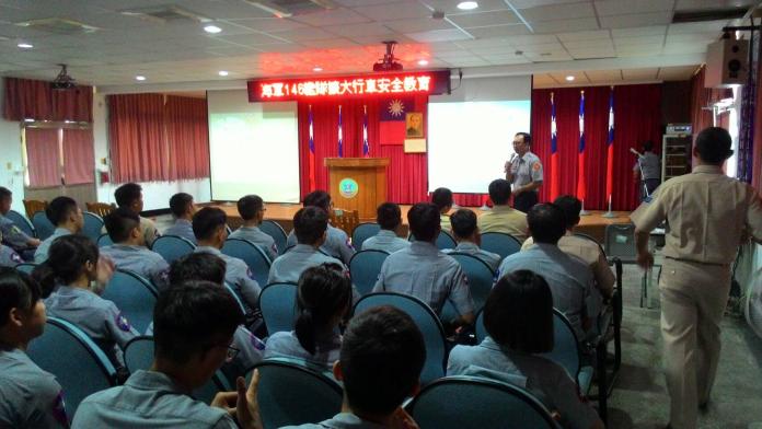 海軍艦隊邀馬公警宣導行車安全教育
