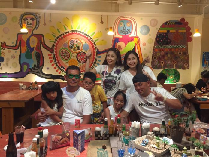 曲艾玲全家遊沖繩　老公「洩氣」讓她翻白眼
