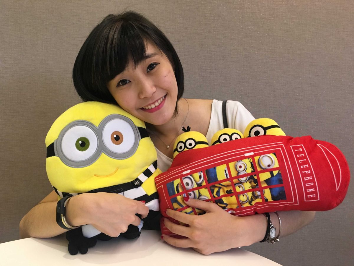 ▲全家便利商店看好小小兵旋風，全新集點活動將自7月19日起陸續推出小小兵抱枕、抱枕毯，以及鑰匙圈和造型筆筒。（圖／全家提供）