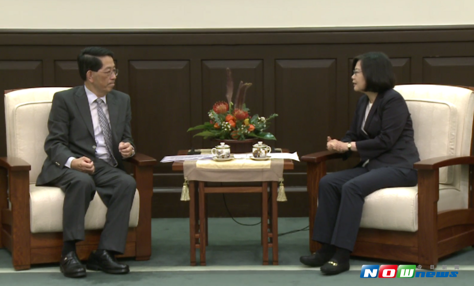 總統蔡英文接見「亞太經濟合作\\(APEC\\) 企業諮詢委員會」代表，並頒予聘書。（圖／總統府提供 , 2017.07.18）