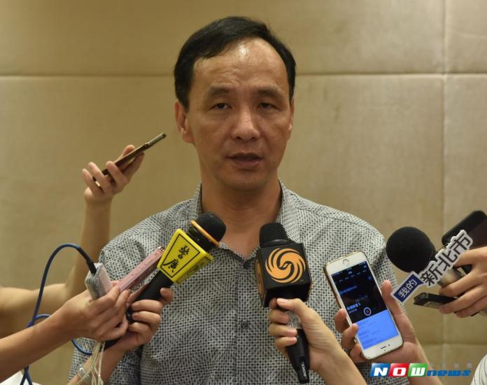 圖說，新北市長朱立倫10日以替前總統馬英九「暖壽」，邀國民黨準主席吳敦義等人餐敘，被解讀向吳敦義「示好」？朱立倫今（18）日表示，「多做文章也就是文章，不做文章也就是聚會，其實就是同事聯誼！」（圖／記者陳志仁攝，2017.07.18）