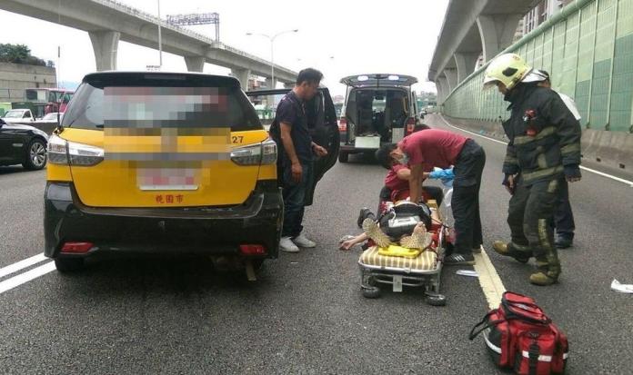 國道1號北上33.7公里泰山路段今（17）日上午10點多驚傳嚴重4車追撞事故，香港籍女乘客送醫後傷重不治。（圖／社會中心翻攝）