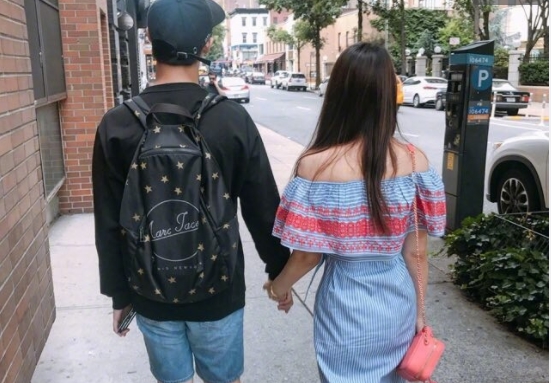 伊能靜牽兒甜蜜放閃　網驚：還以為小哈利戀愛了
