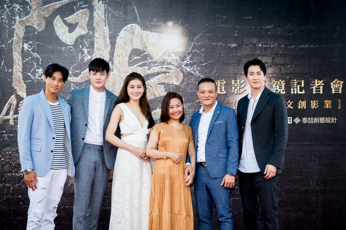 左起孫其君、寇家瑞、小蠻、呂雪鳳、鄭倫境、邵翔，出席電影《阿虎》開鏡儀式。（圖／紘荺文創，2017.07.16）