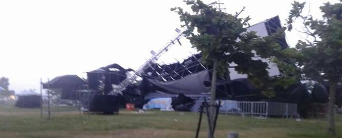 海之夏祭活動舞台坍塌，宣佈暫停。（圖／民眾提供 , 2017.07.16）