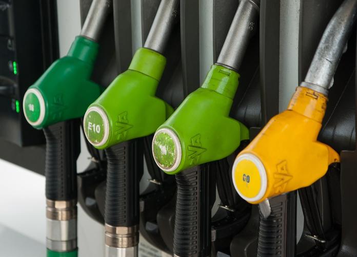 ▲中油自 7 月 17 日周一凌晨 0 點開始，調降汽柴油價格每公升 0.3、0.4 元。（圖／取自CC0圖庫）