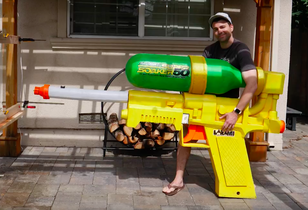 ▲稱霸炎夏 前NASA工程師製作史上最巨大的水槍。（圖／翻攝自YouTube）