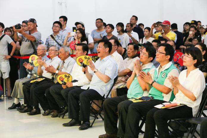 台灣解嚴30周年，民進黨在台中市舉辦《解嚴30影像展暨音樂節》，台中市長林佳龍參與。（圖／台中市政府提供 , 2017.07.15）
