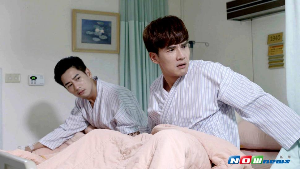 楊一展（右）在《我的愛情不平凡》中與周孝安遭惡整綁在一起。（圖／三立提供 ,2017.07.15）