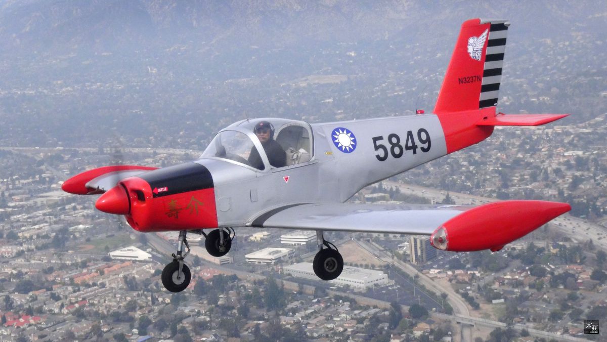 本月14日上午9點半，一架已除役的中華民國空軍「介壽號」，驚傳墜毀在美國洛杉磯一處機場。此次的墜機意外，似又再度勾起了這架帶有傳奇性色彩小飛機的歷史面紗。（資料圖片／中央社）