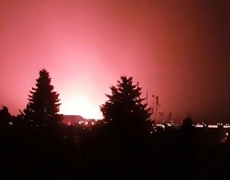 ▲這會是閃電的光源嗎？（圖／翻攝自每日鏡報）