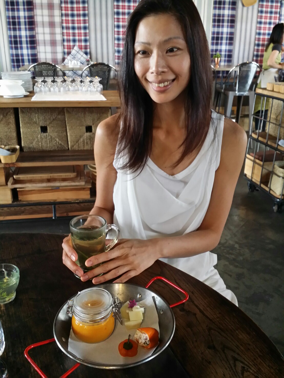 台中包心菜實驗廚房老闆陳華蕙為築夢，自空姐轉換跑道開餐廳（圖／金武鳳攝 , 2017.7.14）