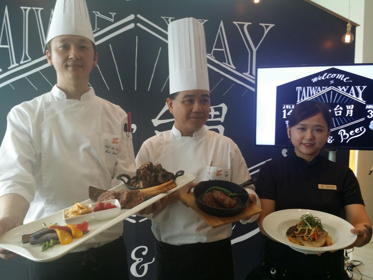 台中亞緻大飯店迎接盛夏，推出臺味、台胃美食節招徠人潮。（圖／金武鳳攝 , 2017.7.13）