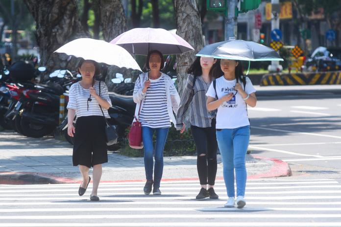 ▲氣象局表示，明日午後雷陣雨範圍縮減。（圖／NOWnews攝影中心）