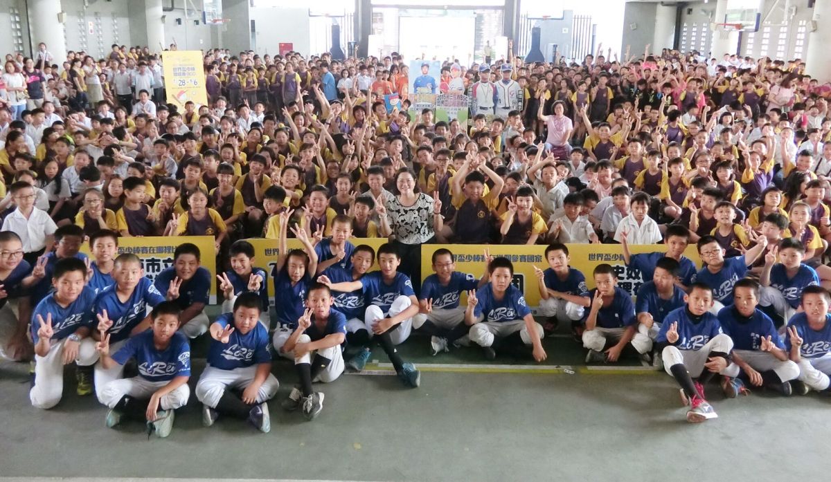 親善接待學校熱情歡迎各國小選手。（圖／南市教育局提供，2017.07.13）