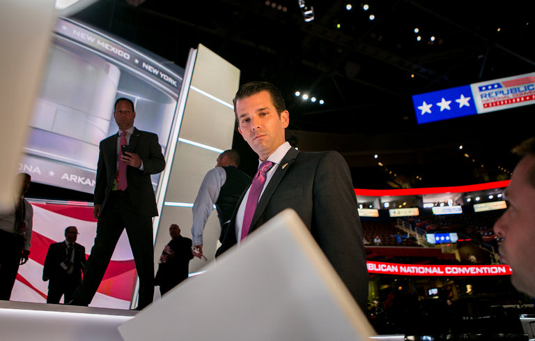 小川普周二批露了幾封電子郵件，說明 2016 年6月與俄羅斯律師的會面，討論俄國可能握有證明希拉蕊有罪的訊息，並支持他的父親當選總統。（圖／翻攝自紐約時報）