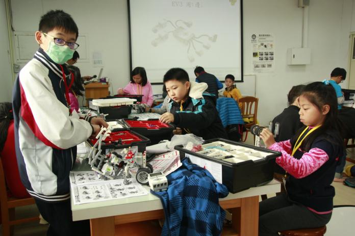 教育局推動「減C計畫」，透過補救教學、活化學習，提升學生學習成效，今年國中教育會考C級人數減少約2%，展現成果（圖／教育局提供 , 2017.7.11）