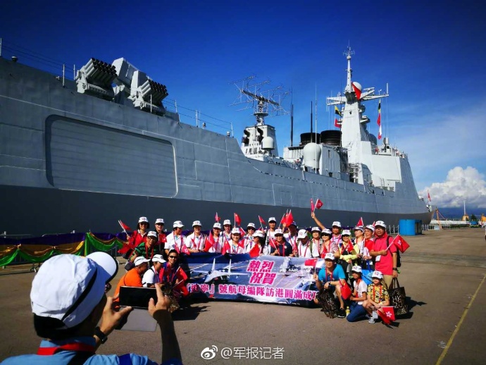 遼寧艦離港。
