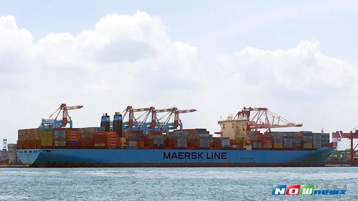 直擊／前所未有　超級貨輪入港
