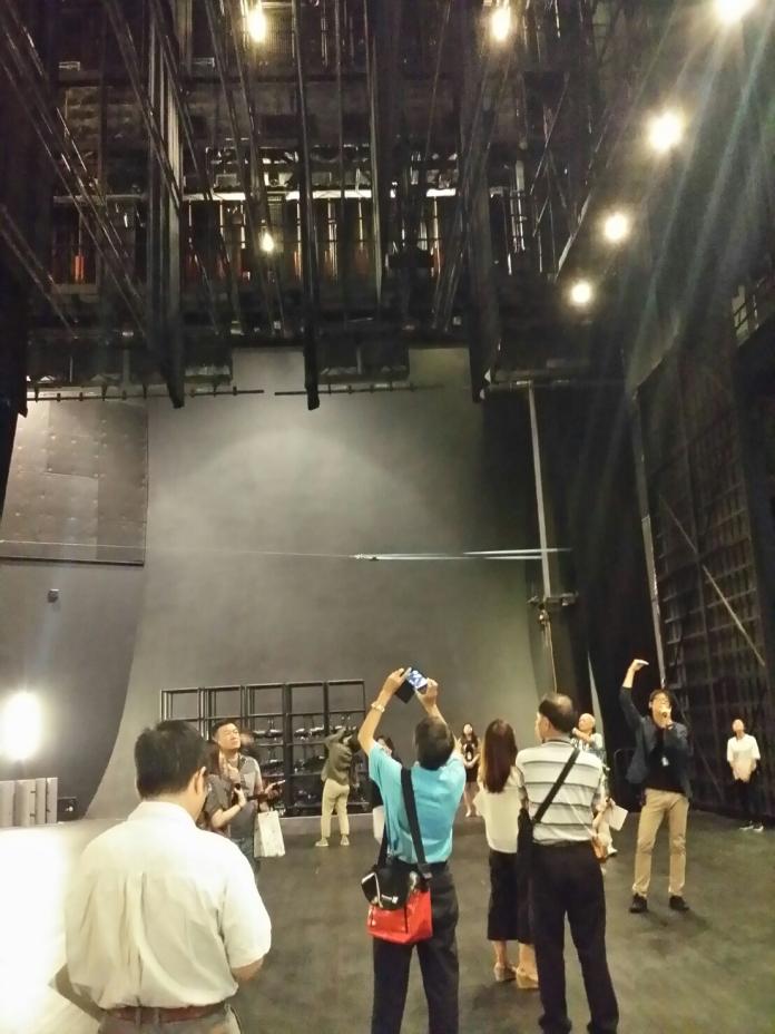 台中國家歌劇院舉辦劇場導覽，要帶領民眾一窺舞台後隱藏的奧秘（圖／金武鳳攝 , 2017.7.10）