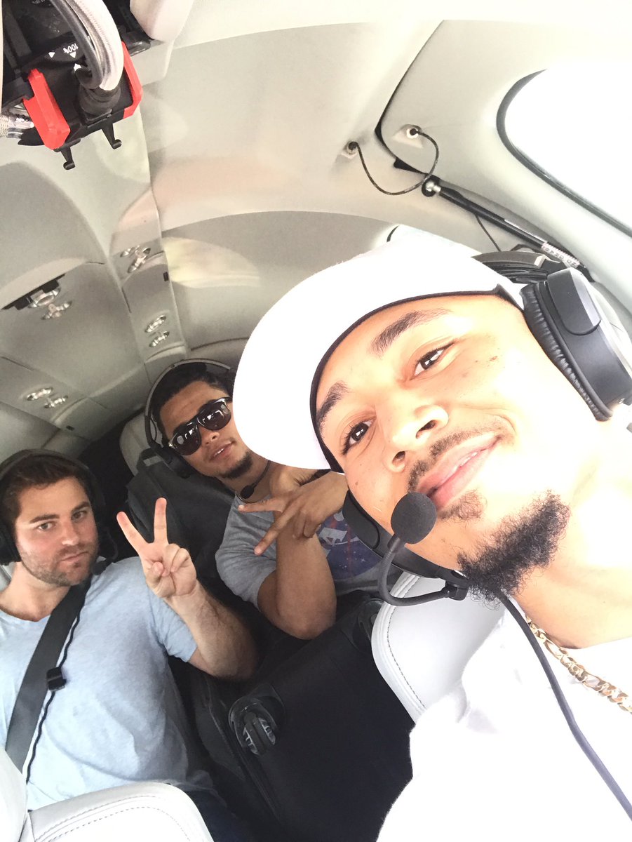 Chris Archer搭Mookie Betts的飛機。（圖／取自Chris Archer推特）