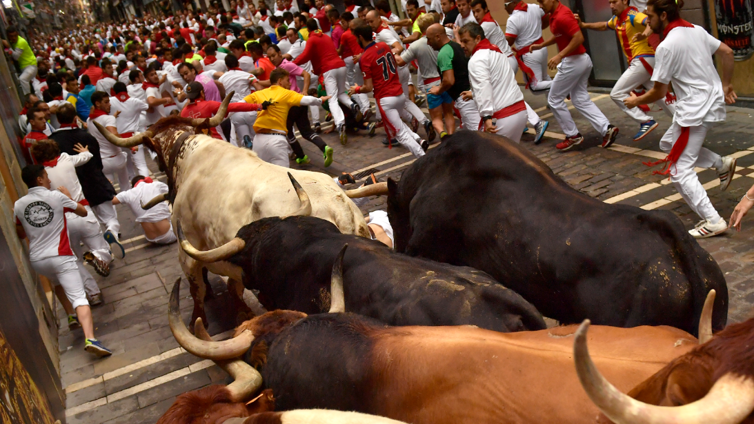 每年的7月6日至14日之間，西班牙北部城市潘普洛納都會熱烈慶祝「聖費爾明節」。（圖／達志影像／美聯社）