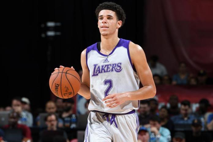 Lonzo Ball 在生涯第二戰扳回一城，繳出大三元好成績。（圖／Garrett Ellwood／Getty Images）