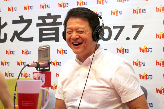 前台北縣長周錫瑋10日接受台北之音專訪。（圖／台北之音提供）