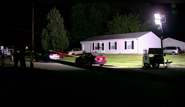 當地時間8日深夜11點多，位於美國俄亥俄州科樂藍鎮（Colerain）的一間民宅驚傳槍擊案。（圖／翻攝自CBS , 2017.07.10）