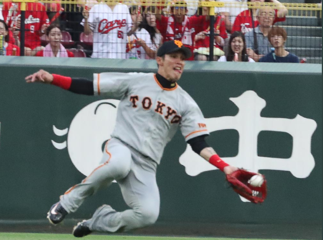 ▲陽岱鋼美技接殺。（圖／取自讀賣巨人粉絲團）