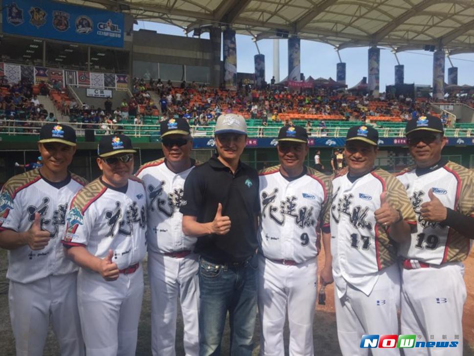 東哥（右2）。（圖／張育嘉攝 , 2017.07.09）