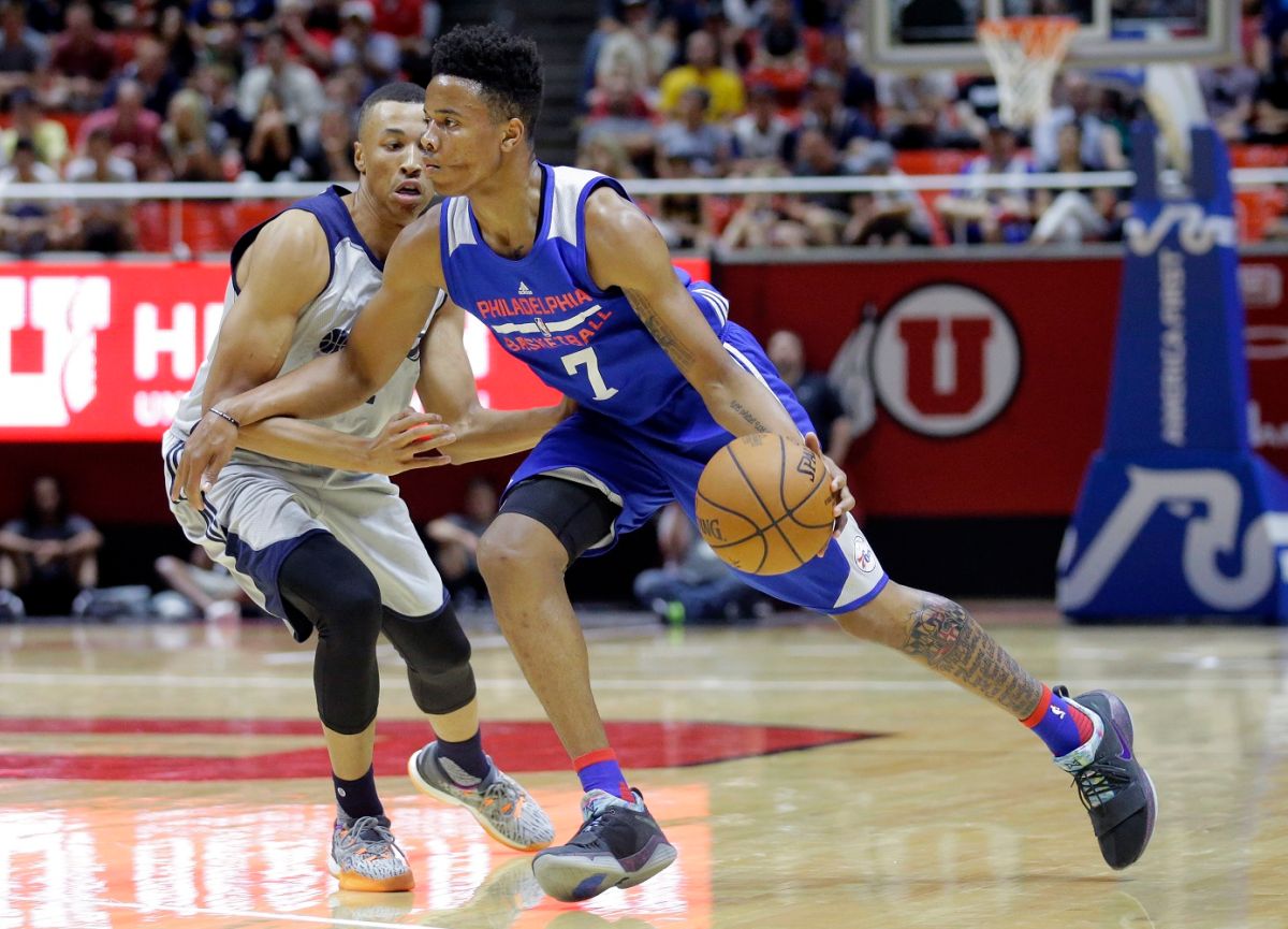 Markelle Fultz（右）左腳扭傷提前退場。（圖／美聯社／達志影像）