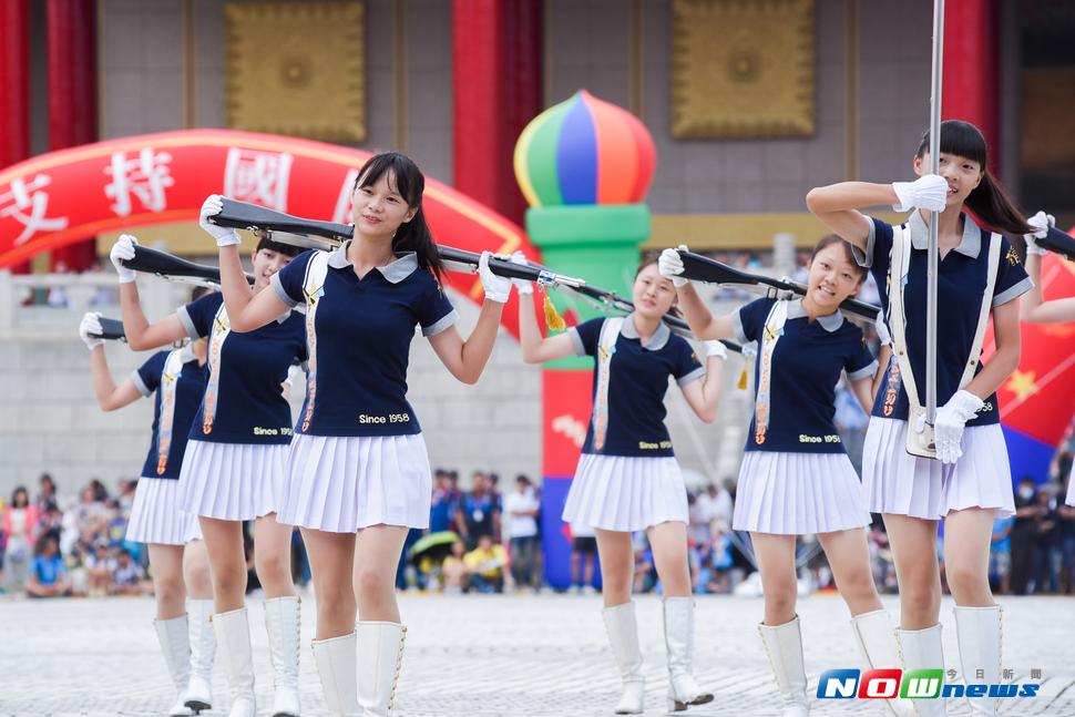 106年全國高中職校儀隊競賽，嘉義女中儀隊表演。（圖／記者陳明安攝 , 2017.7.8）