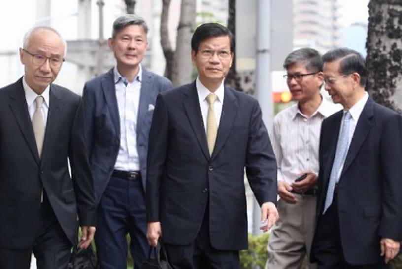 因涉浩鼎案，前中央研究院院長翁啟惠（中）4日遭監察院彈劾。中央社資料照。