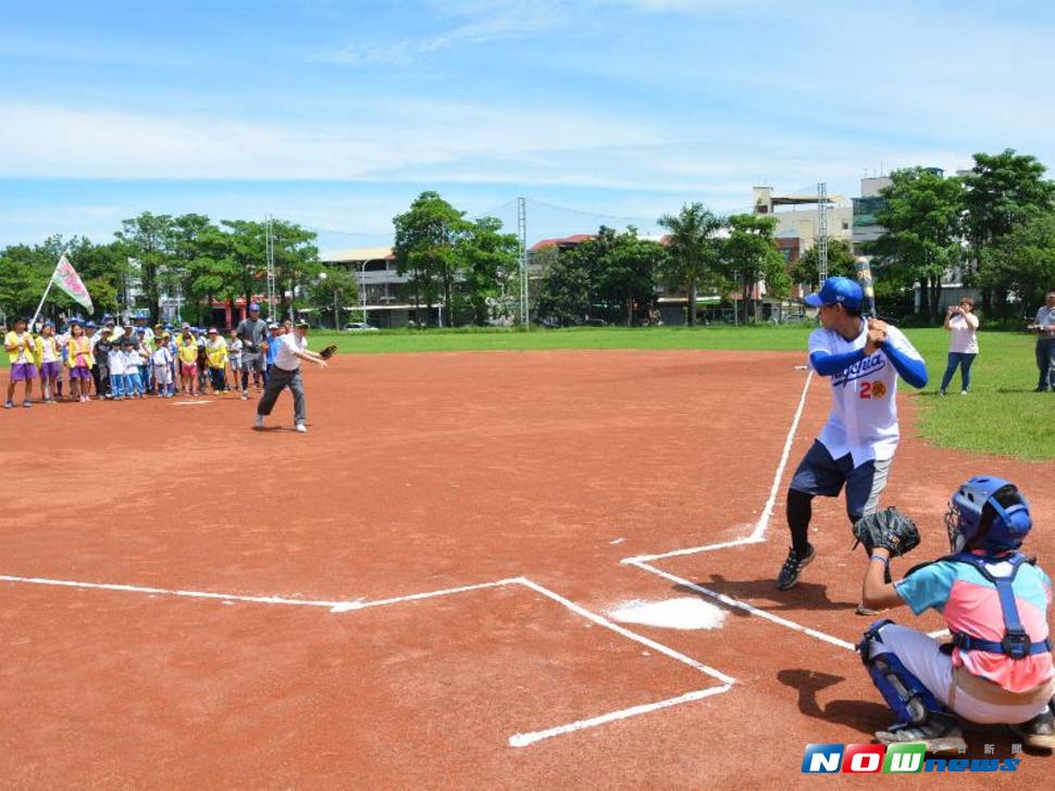 圖說：現場由張惠博副市長主持開球。（圖／記者郭政隆攝影106.7.7）