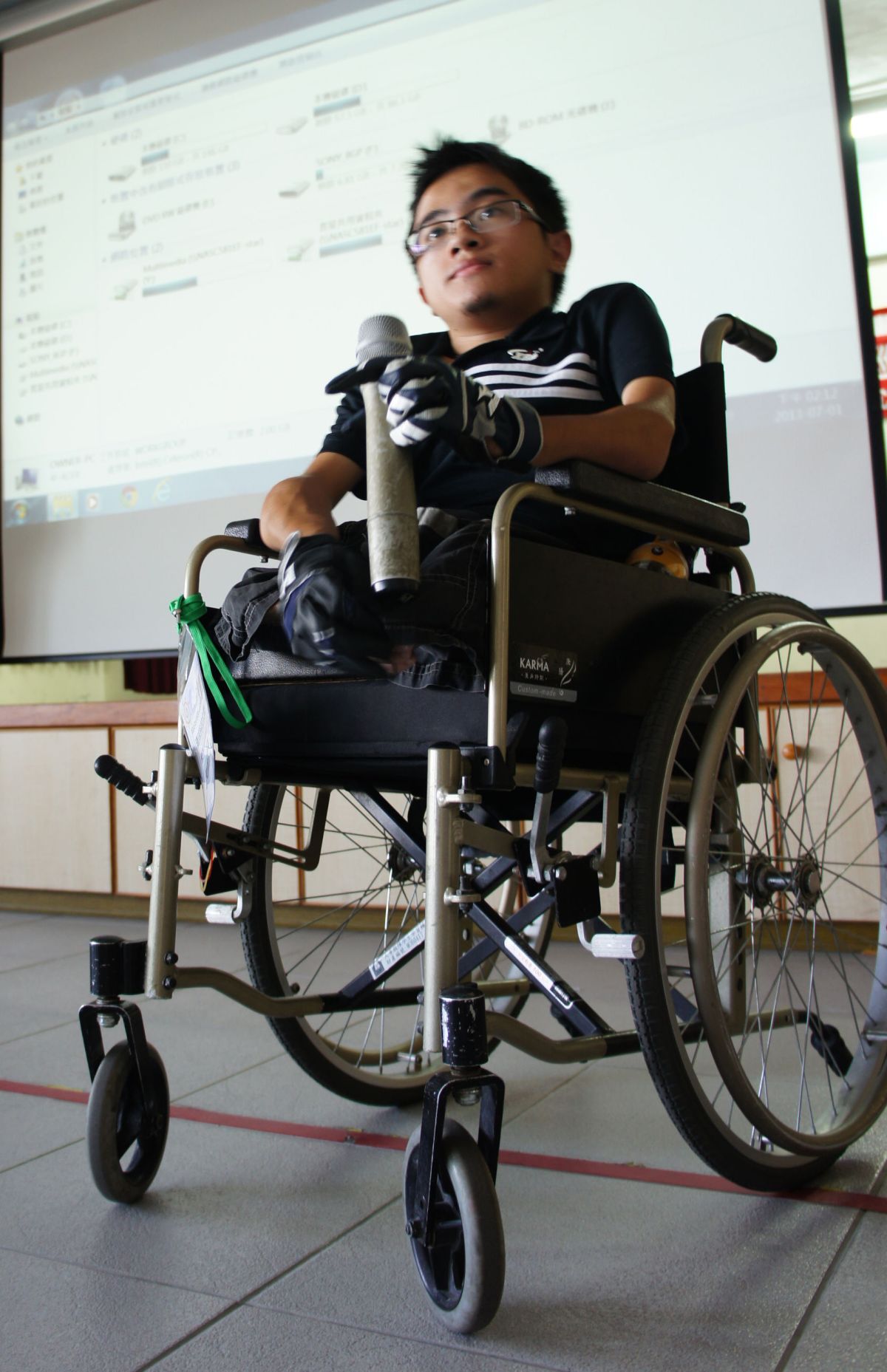 ▲環球科技大學陳彥廷，發明輔助身障者行動警告系統，榮獲2016年烏克蘭國際發明展金牌獎、特別獎。（圖／教育部提供）