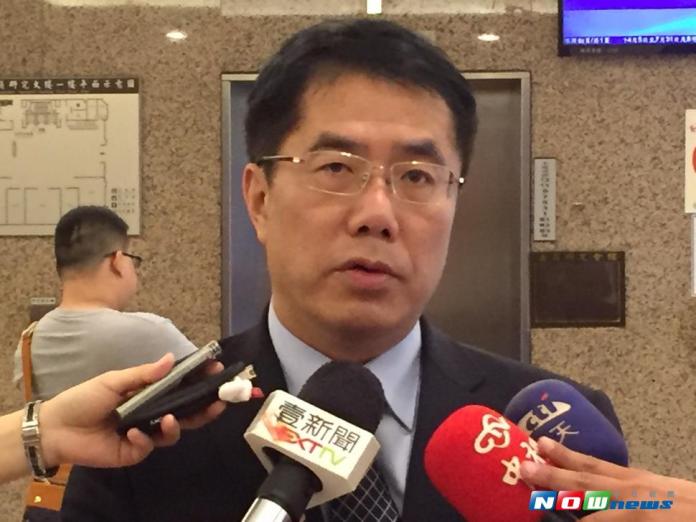 對於行政院通過退將赴中參與政治活動將嚴懲，民進黨立委黃偉哲認為，這部分是照顧到國人觀感；台灣在共諜案處罰很輕，變相鼓勵洩密來台灣當共諜；反觀中國大陸刑責，動輒就是死刑終身監禁，這樣處罰不對等，讓人有可趁之機。（圖／記者邱書昱攝 , 2017.7.7）