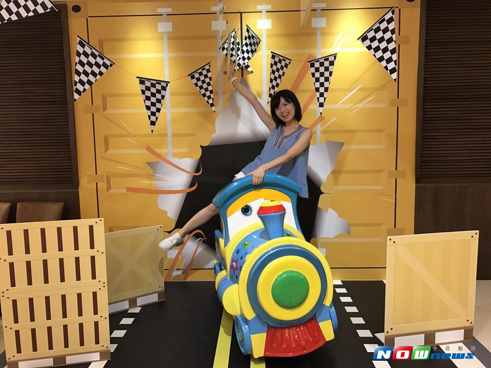 台中廣三SOGO在賣場打造電影場景，提供民眾拍攝自娛（圖／金武鳳攝 , 2017.7.6）