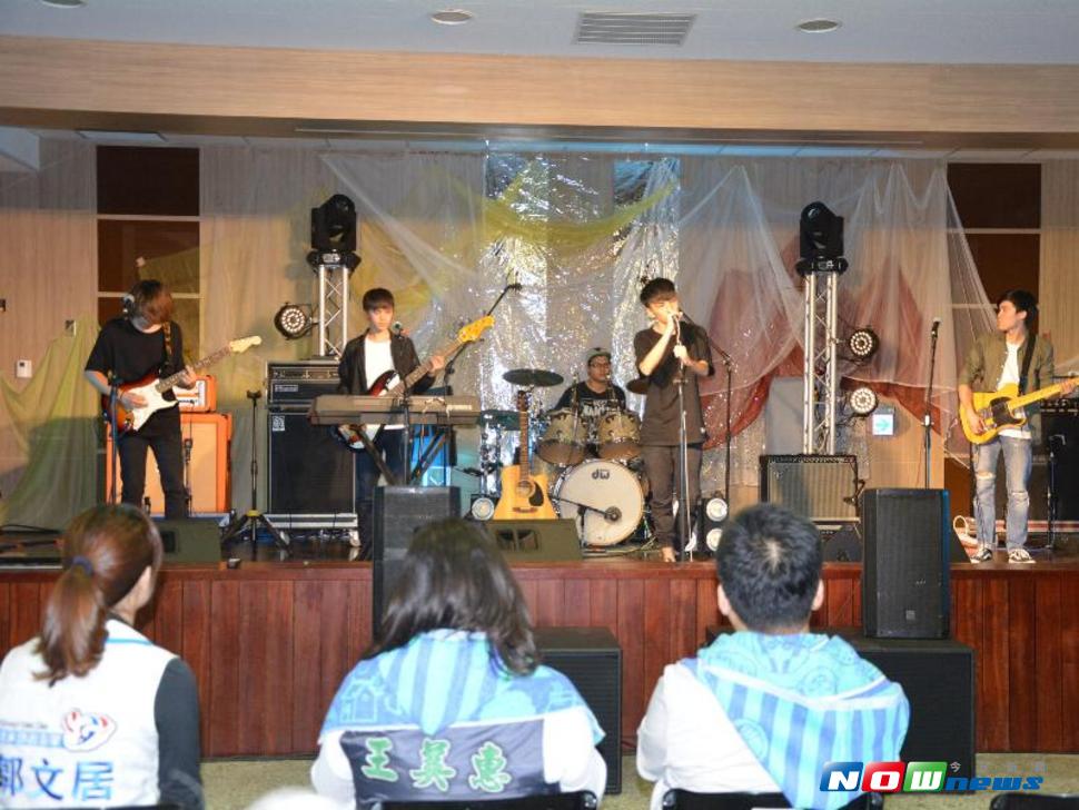 圖說：嘉義大學學生樂團「生炒鴨肉羹」搶先開唱。（圖／記者郭政隆攝影2017.7.6）