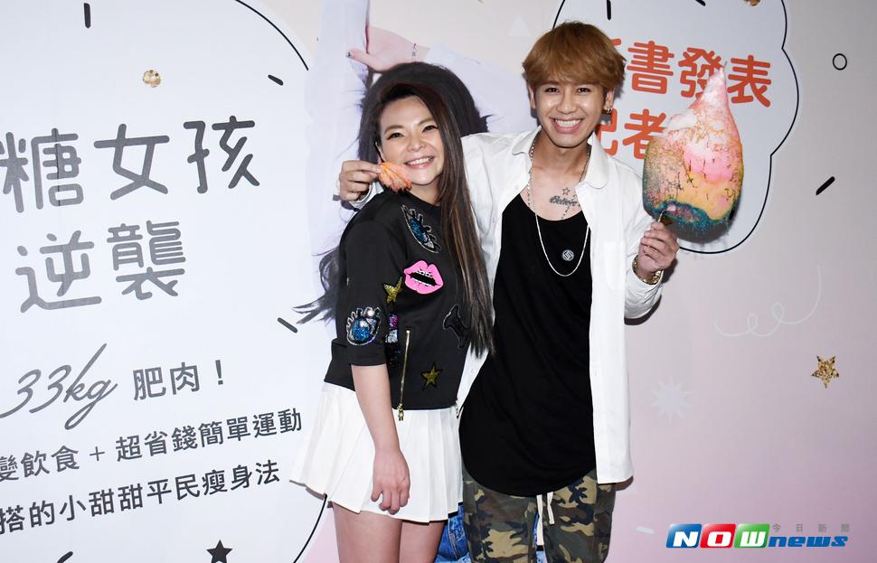 瘦身成功的小甜甜（左）出版新書，好友鼓鼓帶著棉花糖現身祝賀。（圖／記者林調遜攝，2017.7.6）