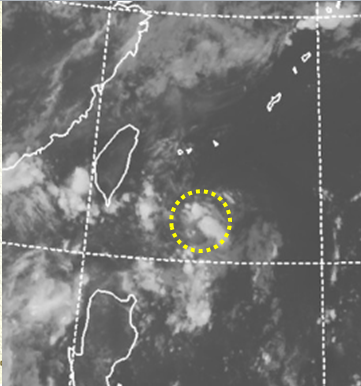 ▲今（6日）晨4時紅外線衛星雲圖顯示，台灣東方的熱帶性低氣壓\\(黃虛圈\\)，不但結構差、範圍小，周圍對流雲系也很少，似乎不是那麼有利於發展。（圖／翻攝自洩天機教室）