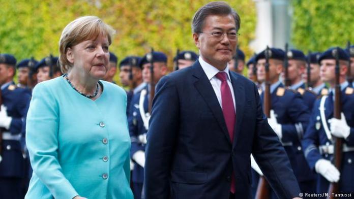 南韓總統文在寅在當地時間5日和德國總理梅克爾舉行首腦會談。（圖／翻攝自DW）