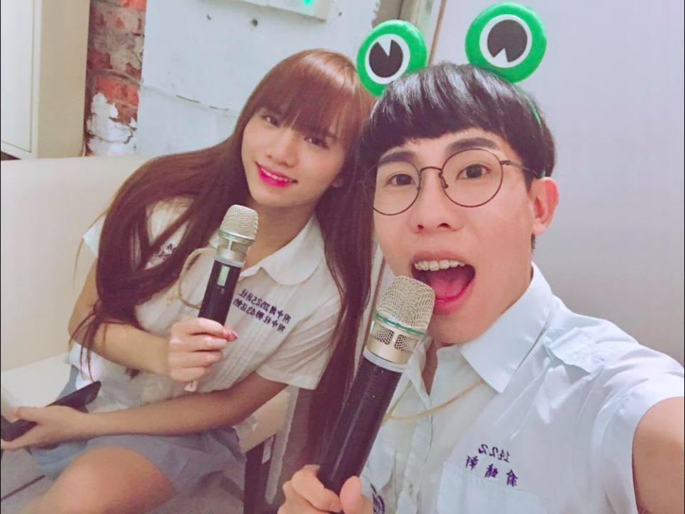 林進（右）與小A辣合組「進辣寶貝」。（圖／翻攝自林進臉書 , 2017.07.05）