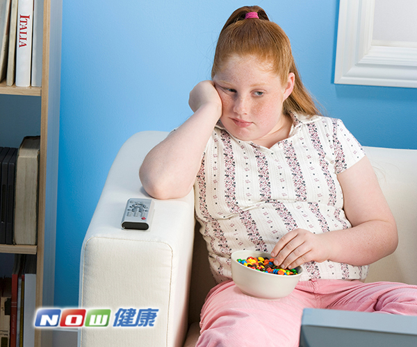 英國研究發現，在孩子的臥室裝設電視，孩子肥胖的機率會越高，尤其是女孩。（圖／ingimage）