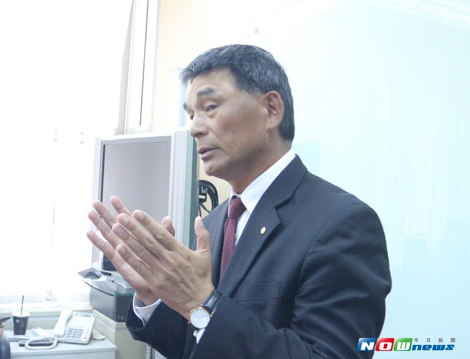 戴德梁行房地產顧問公司總經理顏炳立指出，現在房市得打 7 - 8 折才有望出清，賣方若還抱持房市熱的心理，遲早會發現是夢醒時分。（圖／記者林昱均攝 , 2017.07.05）