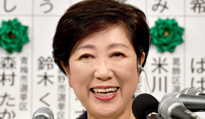 東京都知事小池百合子領導的陣營在2日選舉中獲得壓倒性勝利，小池被看好很有機會成為日本第一位女首相。（圖／達志影像／美聯社）