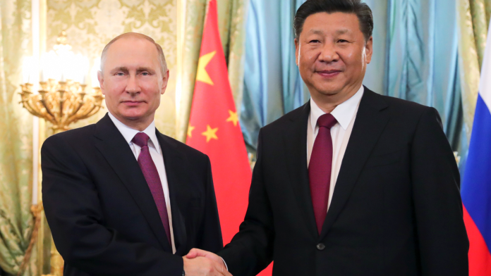 中國大陸國家主席習近平4日在莫斯科克里姆林宮會見俄羅斯總統普亭，兩國元首同意將深化中俄全面戰略協作夥伴關係。（圖／達志影像／美聯社）