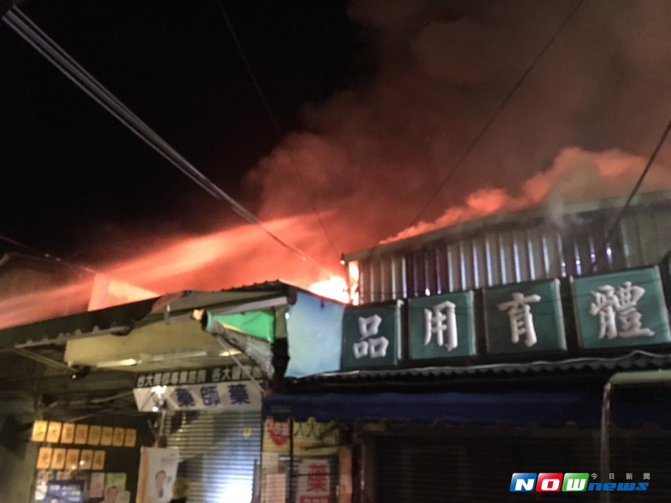 縣消防局派遣公園、斗六、斗南、林內及古坑等分隊共出動部消防車、警消25名趕至火場搶救。（圖／雲林縣消防局提共，2017.07.04）