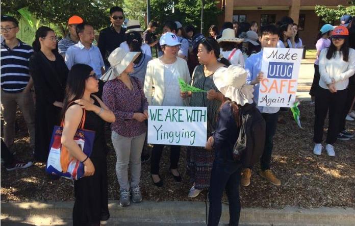 失蹤留學生章瑩穎案首次聆訊，法庭外聚集眾多趕來支持章瑩穎的華人。
