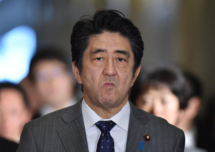 日本媒體《朝日新聞》於1、2兩日以電話形式實施全國民意調查，結果顯示，安倍晉三內閣支持率首度跌破四成。（圖／翻攝自change.org）